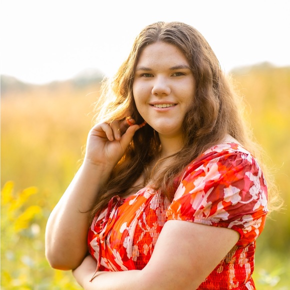 Meet Your Posher, Amy - Picture 1 of 3